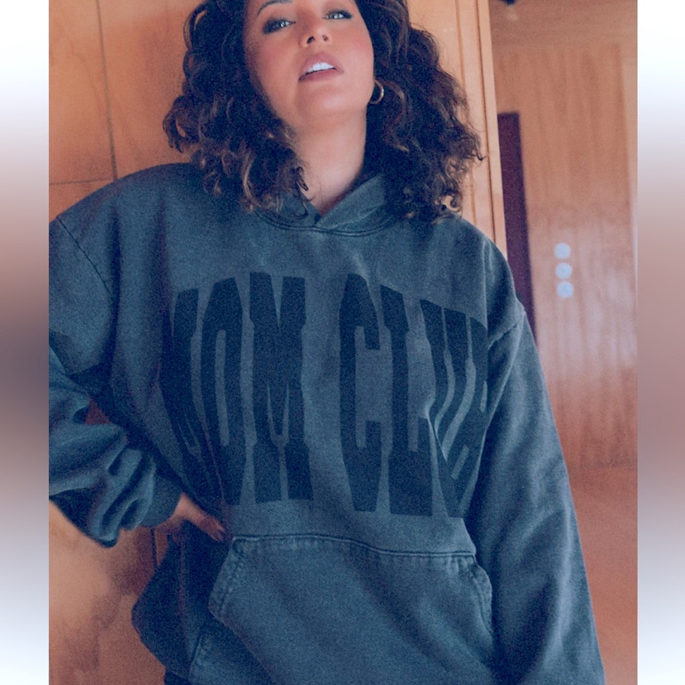 Slyfox Threads Mom Club Vintage Black Hoodie Sweatshirt - Black / Gray, Size M